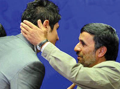 احمدی‌نژاد از 61 قهرمان ورزشی کشور تجلیل کرد