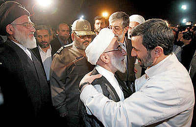 احمدی‌نژاد از سفر غرب بازگشت