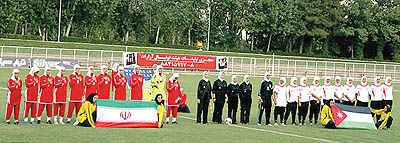 نمایش فوتبال زنانه در ورزشگاه آرارات