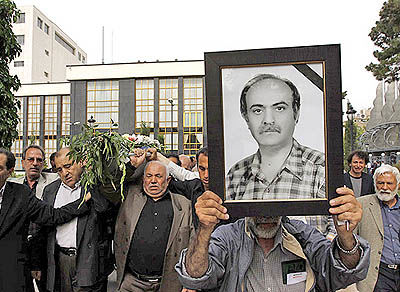 پیکر عطا جنگوک از مقابل تالار وحدت تشییع شد