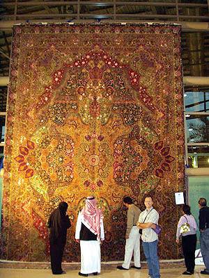 رقابت تاجران فرش در جشنواره دبی