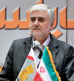 اعطای نشان شوالیه صنعت بانکداری ایران به مدیرعامل بانک پاسارگاد