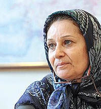 نگاه سیاسی را از مسائل زنان دور کنید