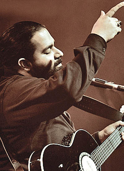 رضا صادقی برای دومین‌ شب در کرج خواند