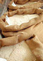 عرضه برنج ارزان‌ در بازار میوه و تره‌بار