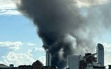 حریق گسترده در جنوب لندن/ حدود ۱۰۰ آتش‌نشان به محل حادثه اعزام شدند