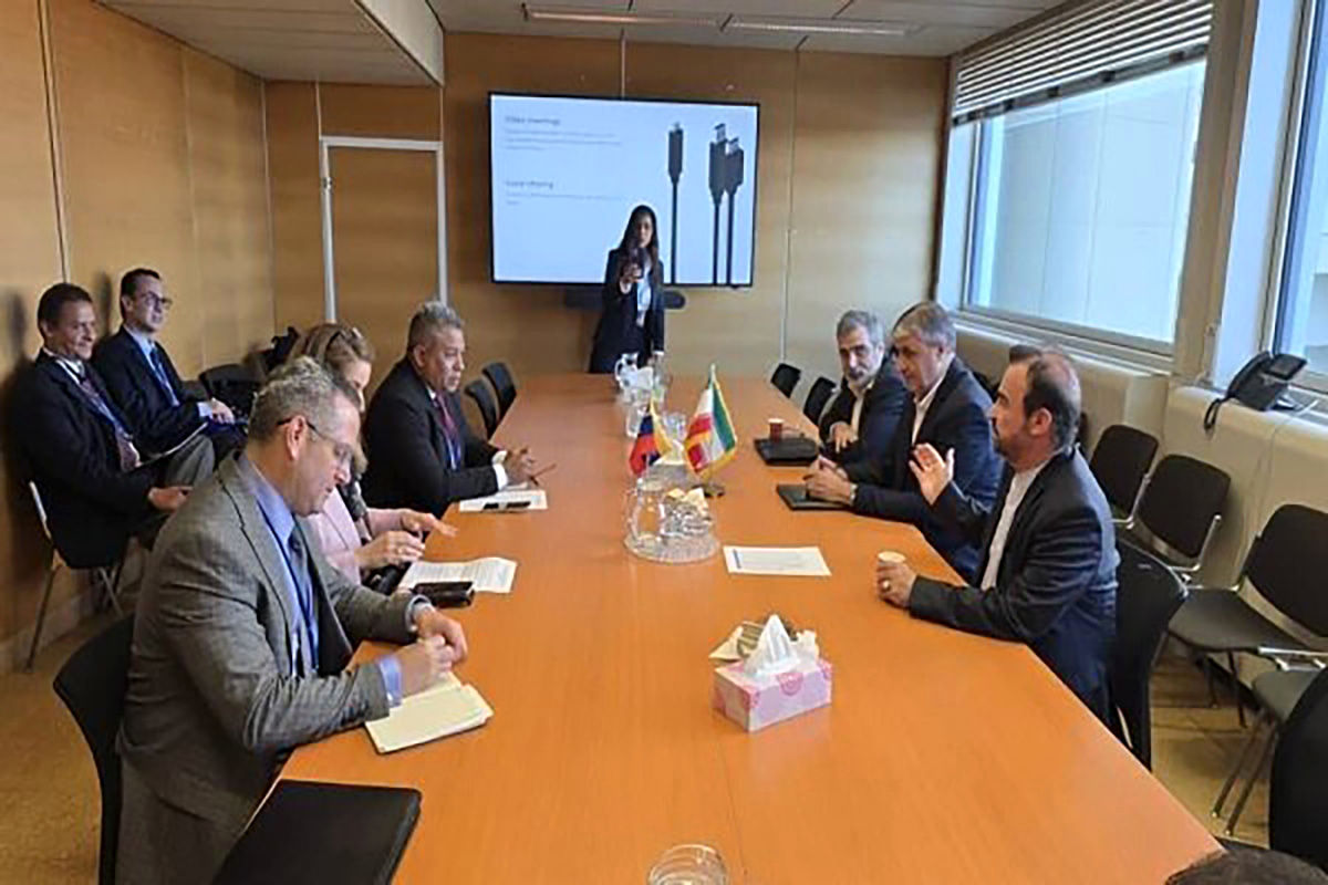 هیئت نمایندگان ونزوئلا با رئیس سازمان انرژی اتمی ایران دیدار و گفتگو کرد