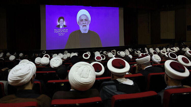 نعیم قاسم: سلاح تحویل نخواهیم داد