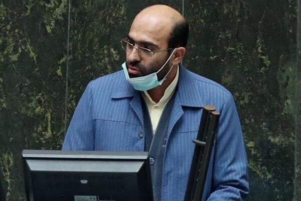 کنایه نماینده مجلس به سلبریتی‌ها؛ نمک انقلاب را خورده‌اند و نمکدان شکستند