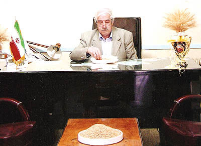 اولین محموله آرد کرمانشاه از کارخانه آرد خوشه گندم به بغداد صادر شد