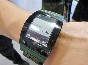صفحه نمایش یک اینچی شارپ برای ساعت‌های هوشمند