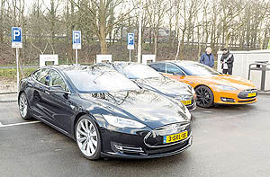 تاکسی‌های الکتریکی «تسلا» در هلند