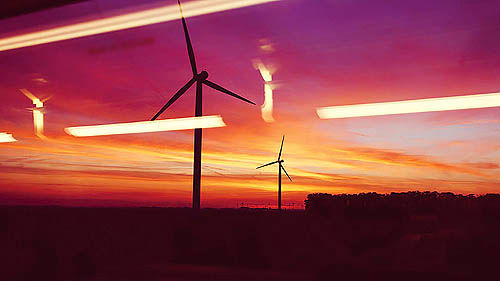 چگونه شرکت‌های صنعتی در انرژی‌های تجدیدپذیر سرمایه‌گذاری می‌کنند