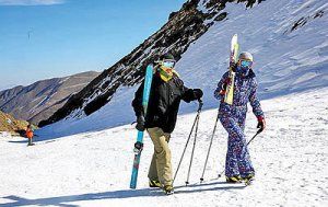 اولین برف زمستانی، مشهدی‌ها را به پیست اسکی کشاند