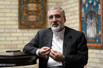 روایت تازه از سقوط بالگرد شهید رئیسی/ ماجرای تغییر جای نشستن مقامات در پرواز بالگردها چه بود؟/ چه کسانی قرار بود با هواپیما برگردند؟