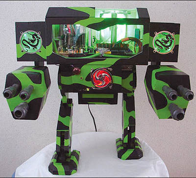 آدم آهنی کنار کامپیوتر شما