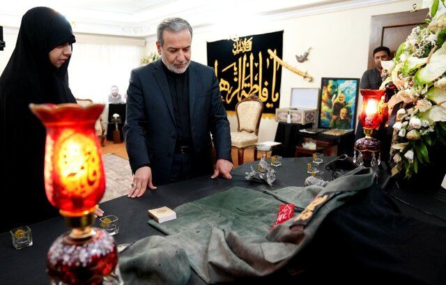 جزئیاتی از دیدار عراقچی با خانواده سرداران حاجی زاده و سلامی / خون فرماندهان شهید، مسیر عزت ایران را هموار خواهد ساخت