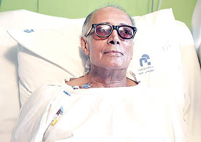 عباس کیارستمی همچنان در بیمارستان بستری است