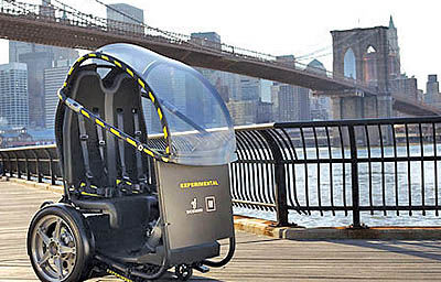خودرو برقی دو چرخ جنرال موتورز در خیابان‌های نیویورک