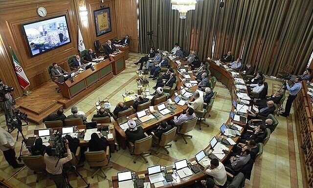 گرد و خاک آلودگی تهران در شورای شهر/اعتراض به تعطیل نشدن پایتخت