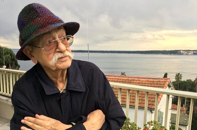 مصطفی فرزانه چشم از جهان فروبست