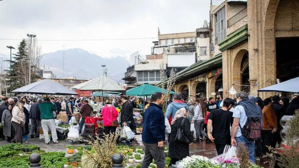 «ما صلح می‌خواهیم»: ایرانی‌ها سعی می‌کنند با وجود ادامه جنگ، ظاهر زندگی عادی خود را حفظ کنند