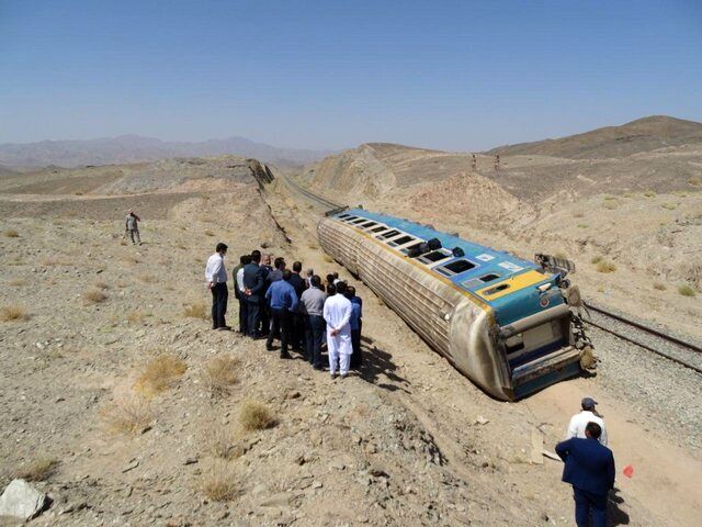 قطار مسافربری طبس - یزد از ریل خارج شد