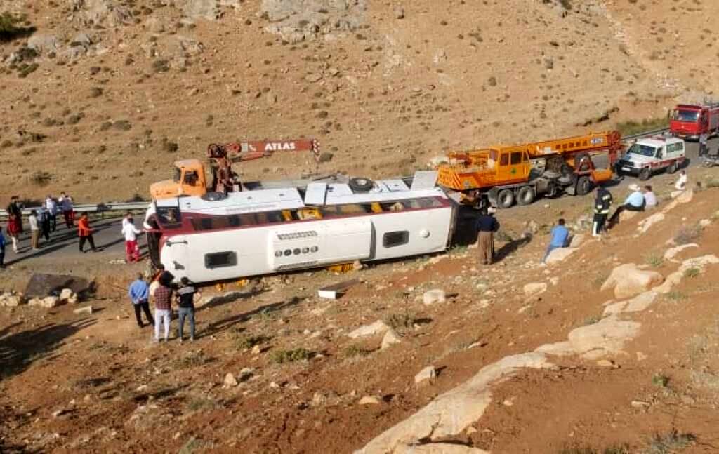 انتقال ۶ نفر از مصدومان حادثه واژگونی اتوبوس به بیمارستان ارومیه