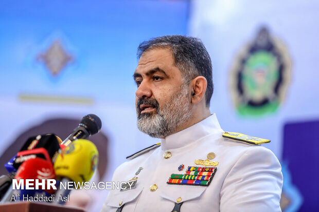امیر ایرانی: نیروی دریایی ارتش برای دفاع از مرزهای آبی آماده و پادررکاب است