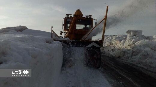 گیر افتادن خودروها در برف‌ سنگین آذربایجان‌شرقی+ تصاویر