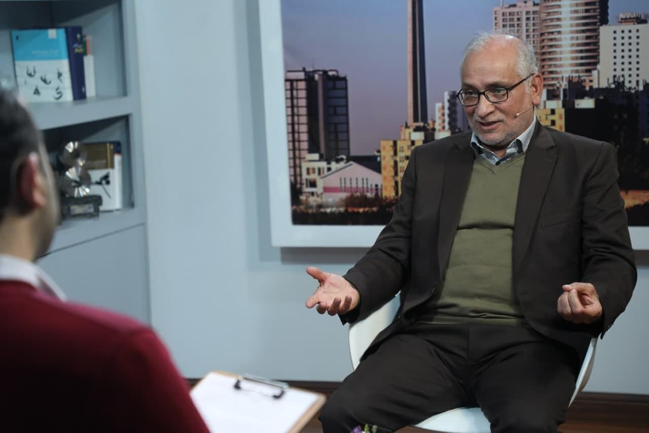 مرعشی: اگر همتی امیرکبیر می شد سر از حمام فین در می آورد/ مگر جنس این مردم از آهن است
