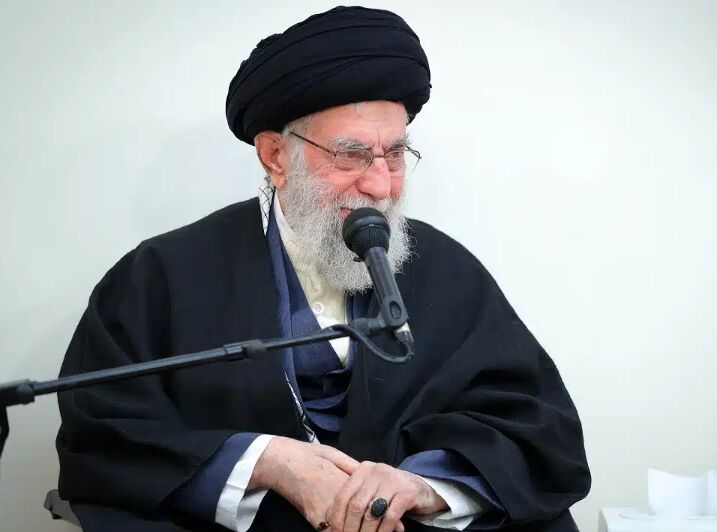 لباس گرم رهبر انقلاب برای مصرف بهینه گاز/ عکس 