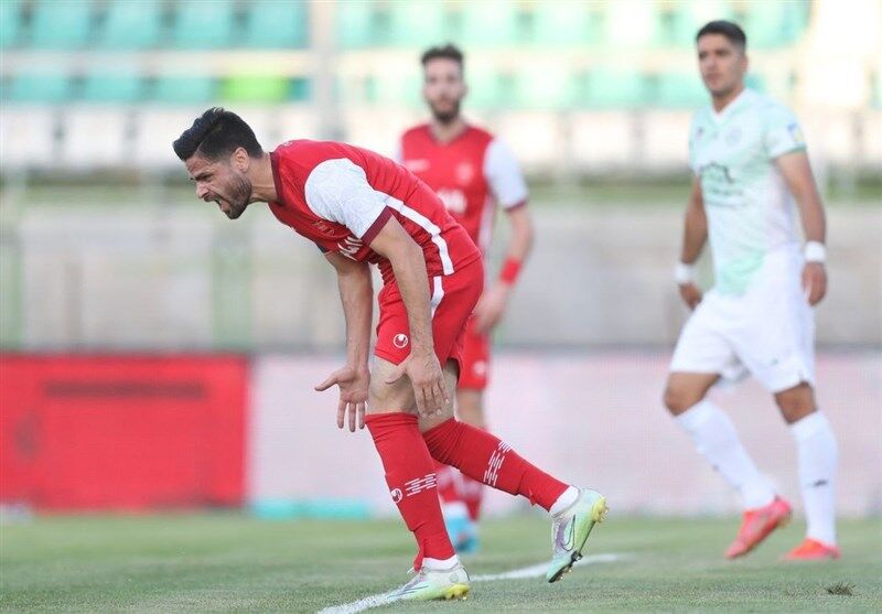 تساوی پرسپولیس مقابل ذوب‌آهن ۱۰ نفره 
