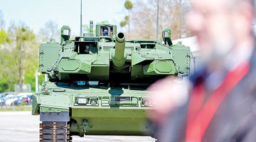 پایان هفت دهه خویشتن‌داری نظامی برلین