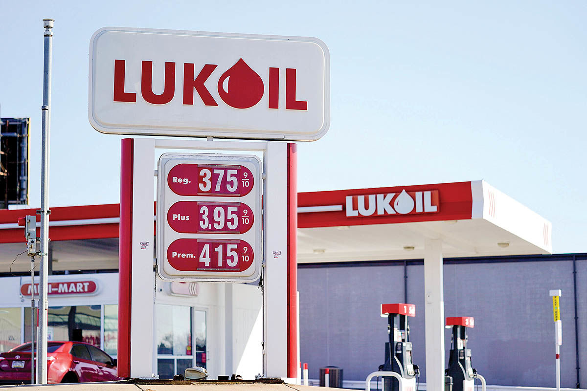 لوک‏‏‏‏‏‌اویل به‌دنبال مشتری برای فروش دارایی‌ها