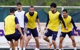 تمرین تیم‌ملی زیر رعدوبرق و طوفان شدید!