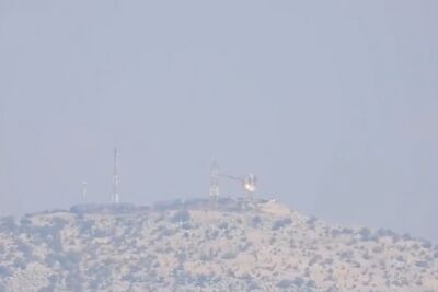لحظه انتقال سفیر ایران در بیروت به بیمارستان + فیلم