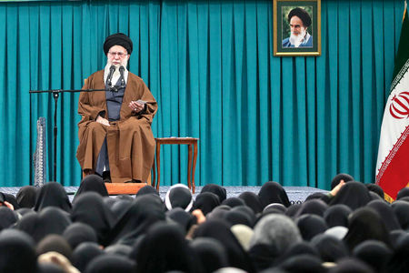 عدالت در رفتار اجتماعی و خانوادگی اولین حق زنان است