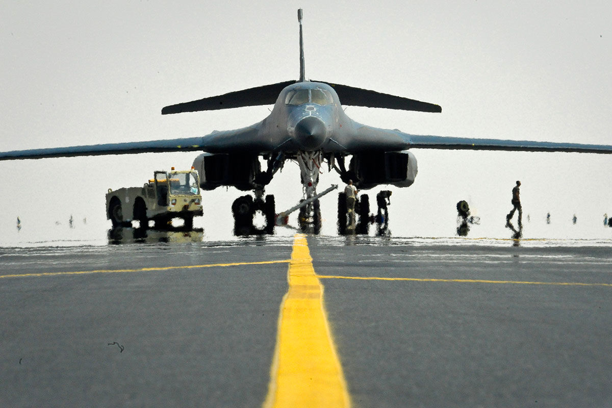 آمریکا با بمب‌افکن‌های بی-۱بی به سوریه و عراق حمله کرد