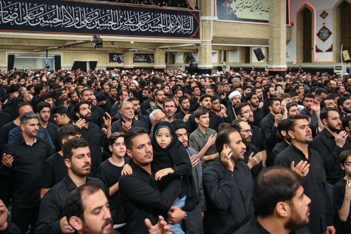تصاویری از مراسم عزاداری حضرت اباعبدالله الحسین(ع) در حسینیه امام خمینی (ره)