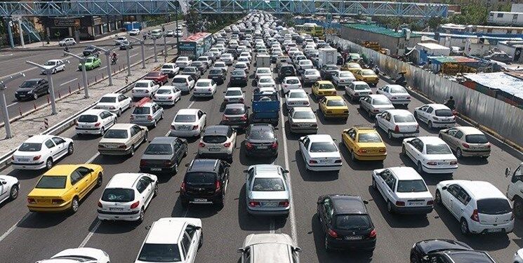 ترافیک فوق سنگین در ورودی های شرقی پایتخت/مسدود شدن جاده هراز