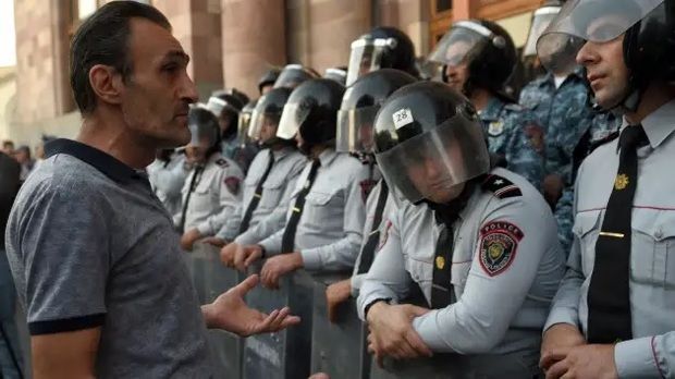 پاشینیان به دردسر افتاد/ کار او تمام است؟
