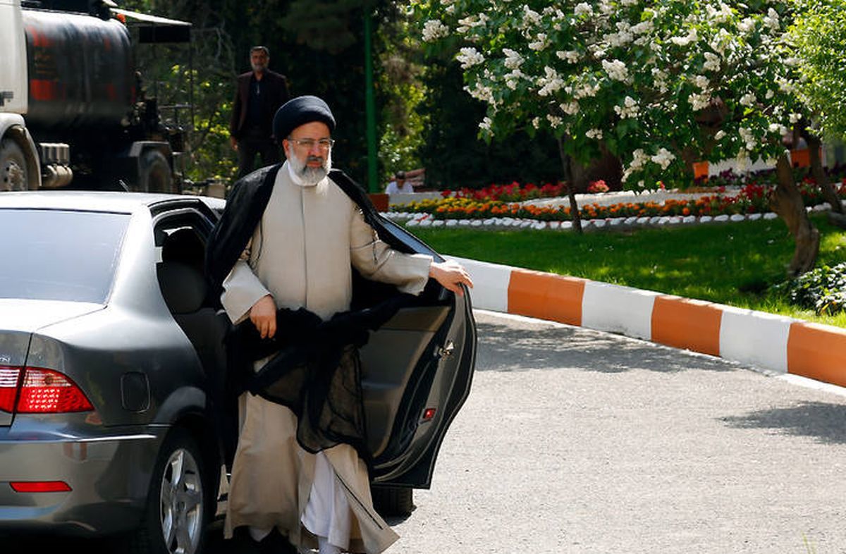 ابراهیم رئیسی سوار بر ماشینِ رویا، به تهران برگشت