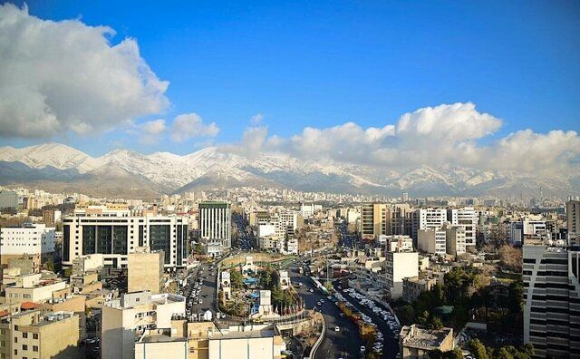 نمایی از خیابان «عباس‌آباد» تهران در سال ۱۳۵۸+ عکس