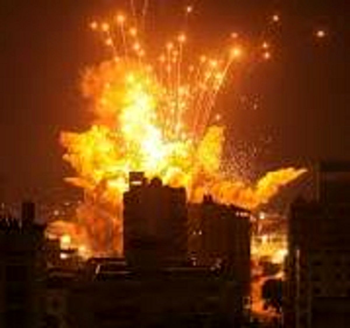 فوری/ جنگنده‌های اسرائلی اردوگاه النصیرات در مرکز غزه را بمباران کردند+ فیلم