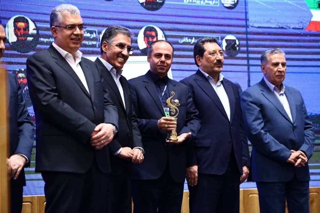 مجتمع فولاد ظفر بناب به عنوان صادر کننده نمونه ملی انتخاب شد 