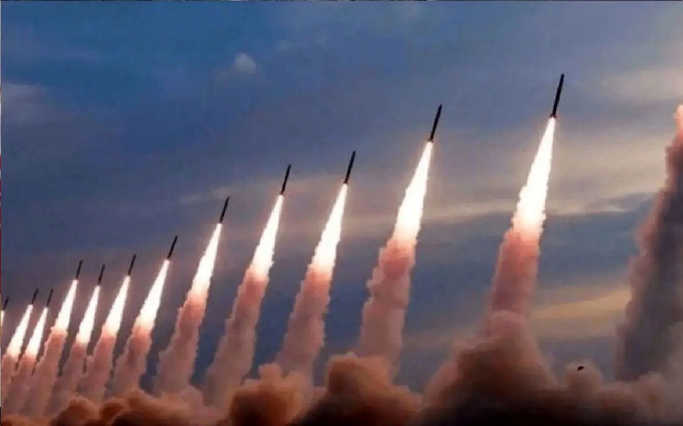 حملات موشکی هم‌زمان از ایران و لبنان/ آژیرهای ممتد در اراضی اشغالی و وقوع انفجارهای متعدد