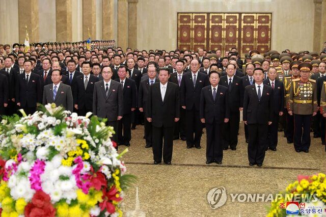 رهبر کره شمالی به مقبره پدر و پدربزرگش رفت