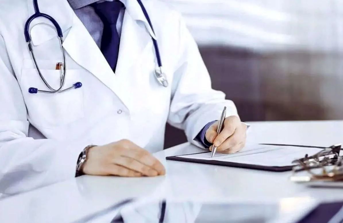 رئیس سازمان نظام پزشکی اعلام کرد: رشد 13 برابری آمار پزشکان در 40 سال گذشته