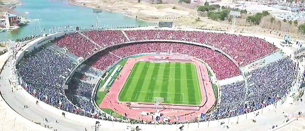 میزبان سالخورده مهربان